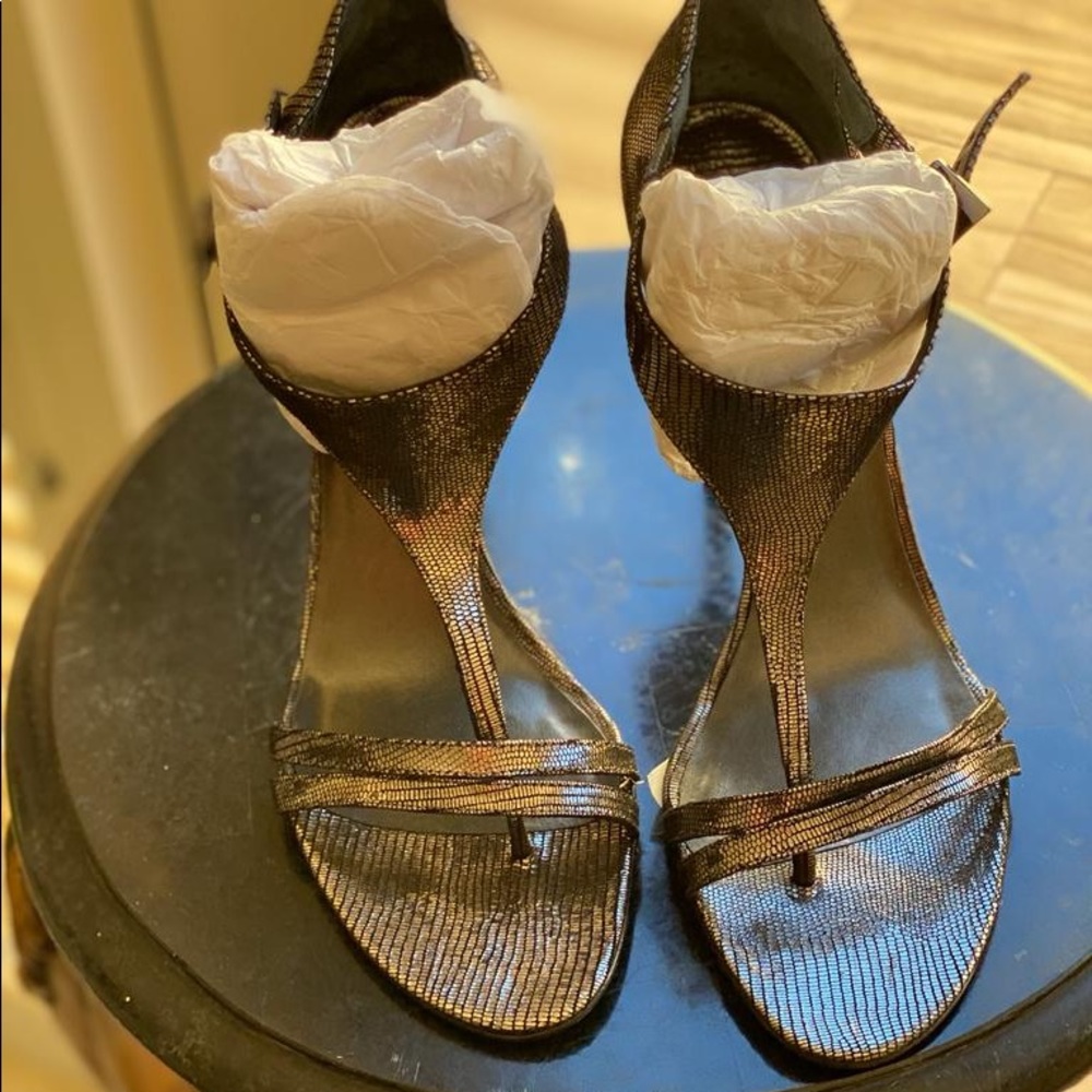 Authentic BCBG sandals - Picture 6 of 7